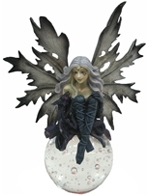 F�e avec Dragon sur boule en verre F�es sur boule