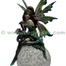 Grande F&eacute;e verte avec Dragon sur boule en verre G&eacute;ante
