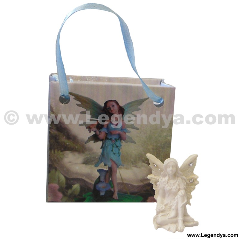 Vente Figurine Fée assise avec fleurs en résine aspect bronze